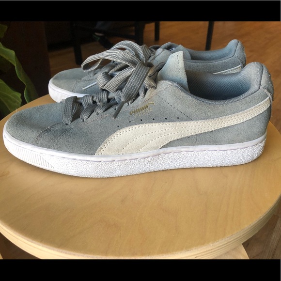 womens grey suede pumas